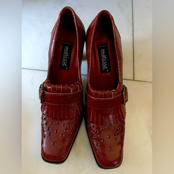 Matisse, women’s 6.5, crackled leather maroon fringe heeled buckle loafers - Picture 7 of 11